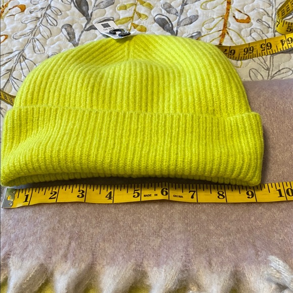 Colourful soft Fringe Scarf and ribbed Beanie. NWT by Reitman’s see pictures - Picture 7 of 9